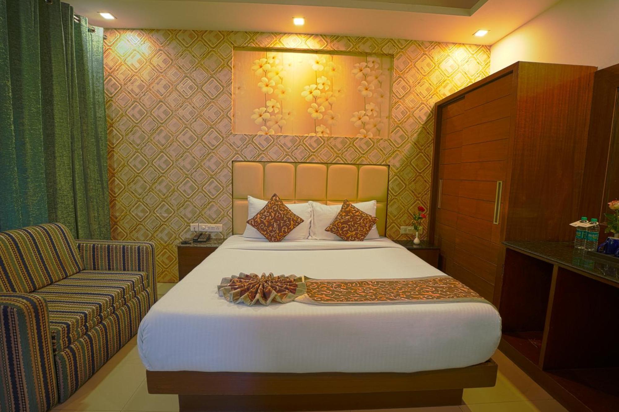 Q Saina S K Regency Rishikesh Otel Dış mekan fotoğraf