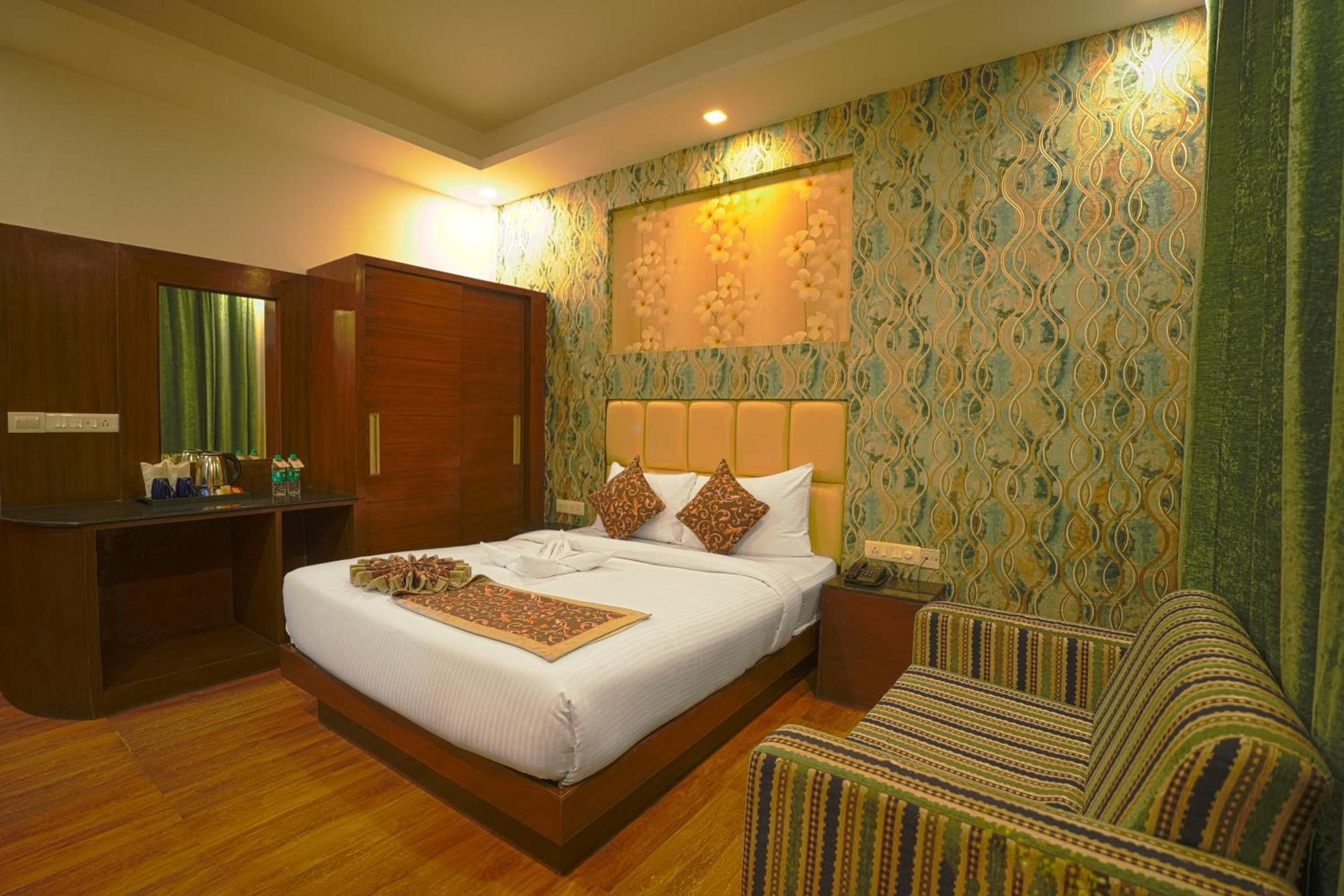 Q Saina S K Regency Rishikesh Otel Dış mekan fotoğraf
