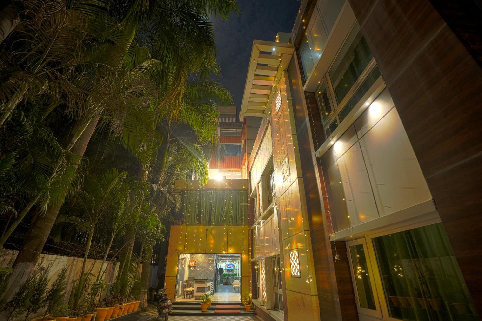 Q Saina S K Regency Rishikesh Otel Dış mekan fotoğraf