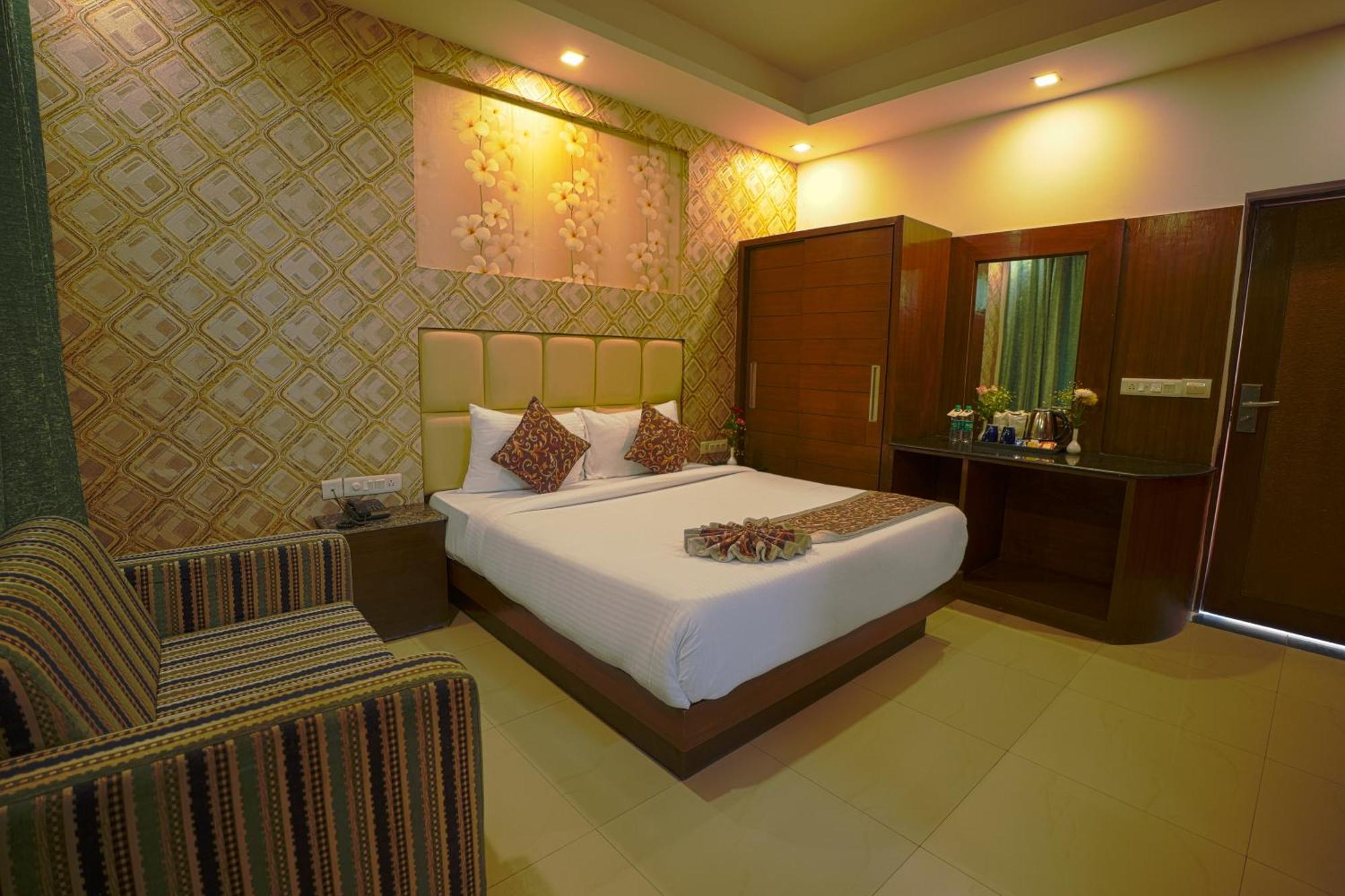 Q Saina S K Regency Rishikesh Otel Dış mekan fotoğraf